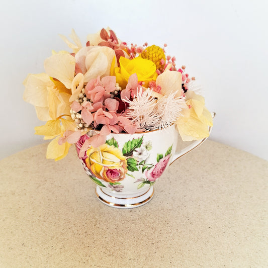 Violetta Dried Floral Teacup