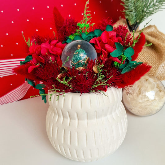 Christmas Eve Snowglobe Dried Floral Arrangement
